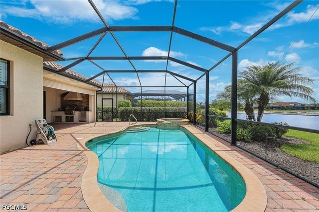 12643 Kinross LN, Naples, FL 34120