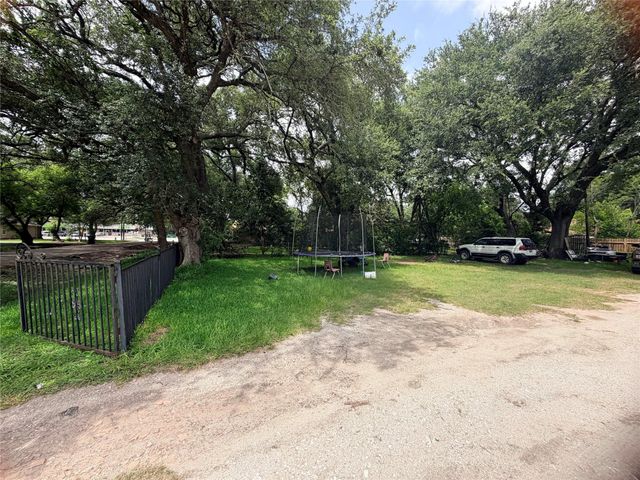 1207 Pirtle Street, Galveston, TX 77568
