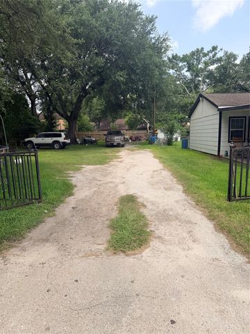 1207 Pirtle Street, Galveston, TX 77568