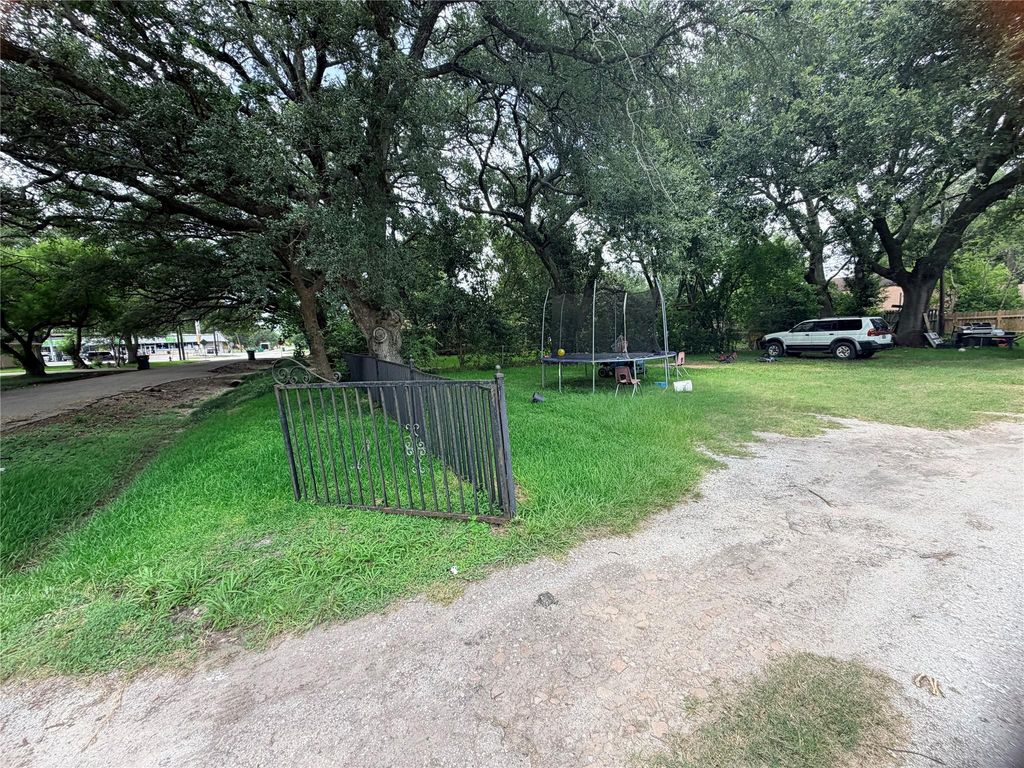 1207 Pirtle Street, Galveston, TX 77568