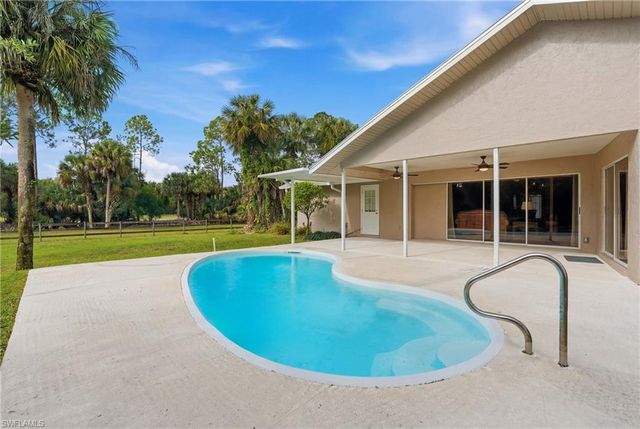 940 10th ST SE, Naples, FL 34117