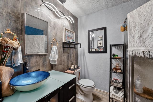 5227 Meadow Creek DR, Austin, TX 78745