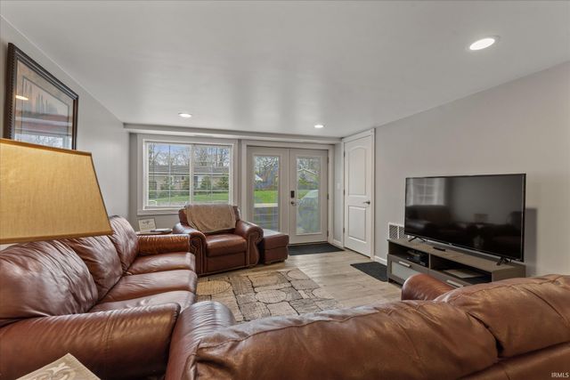 52115 Hollyhock Road, South Bend, IN 46637