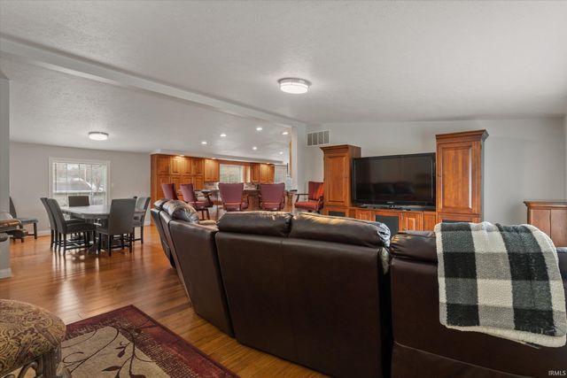 52115 Hollyhock Road, South Bend, IN 46637