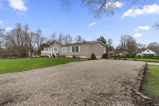 52115 Hollyhock Road, South Bend, IN 46637