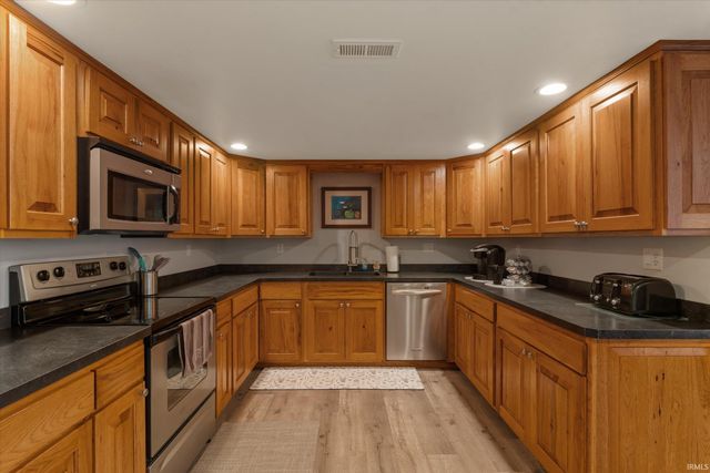 52115 Hollyhock Road, South Bend, IN 46637