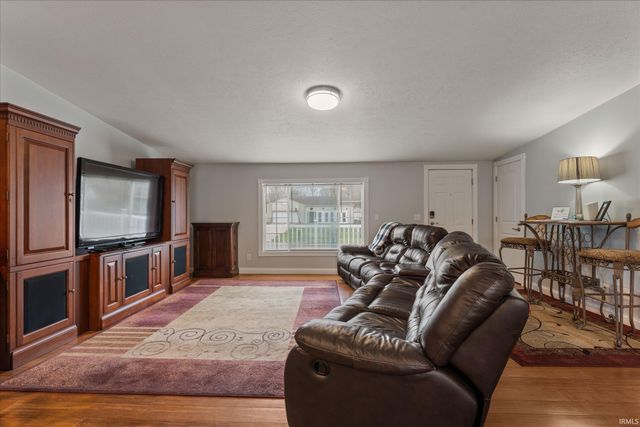 52115 Hollyhock Road, South Bend, IN 46637