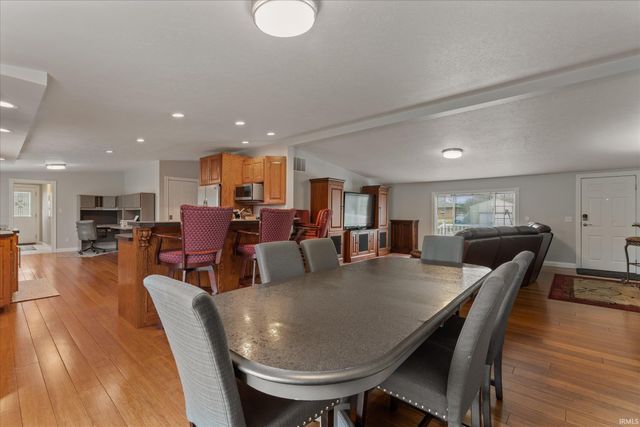 52115 Hollyhock Road, South Bend, IN 46637