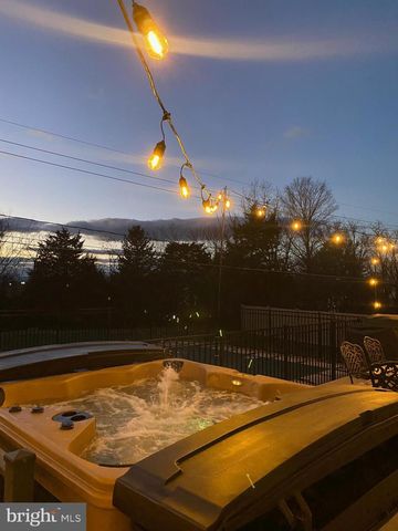 114 HIGHLANDER RD, Stephens City, VA 22655