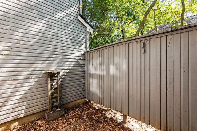 15 Breezy Point Place, The Woodlands, TX 77381