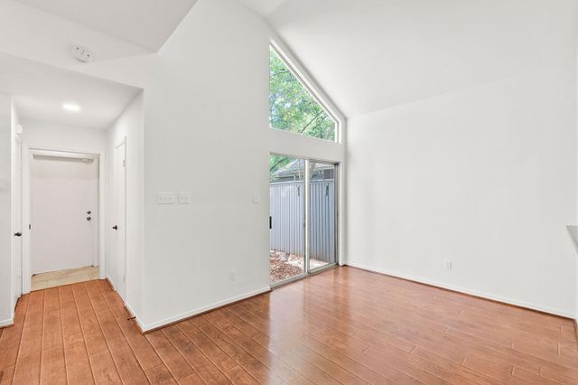 15 Breezy Point Place, The Woodlands, TX 77381