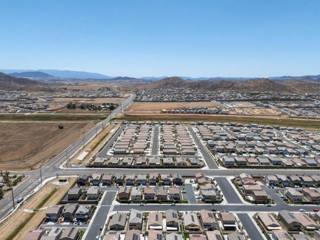30800 ACAPPELLA DR., Winchester, CA 92596