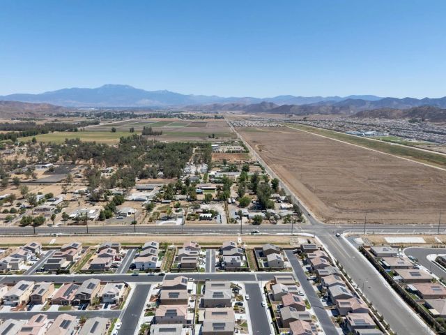30800 ACAPPELLA DR., Winchester, CA 92596