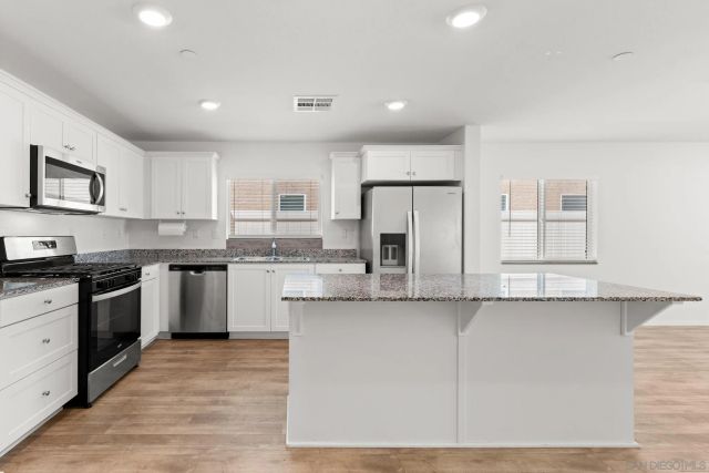 30800 ACAPPELLA DR., Winchester, CA 92596