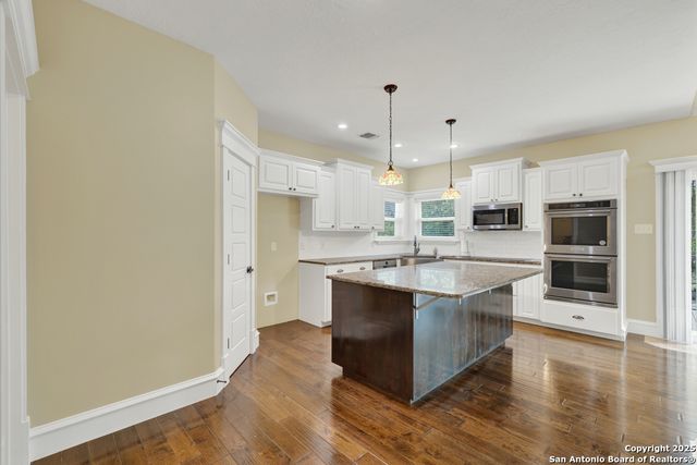 204 FALLING HLS, New Braunfels, TX 78132