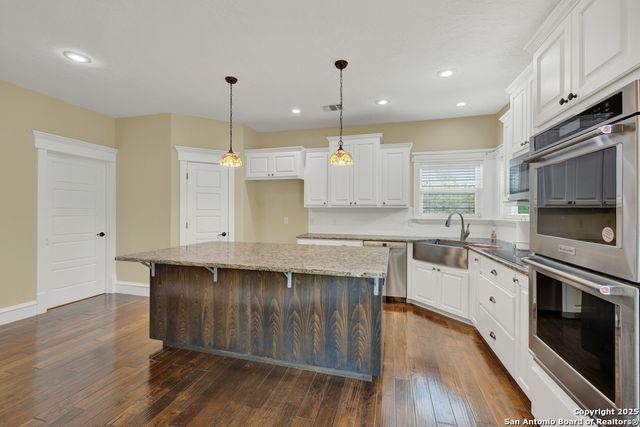 204 FALLING HLS, New Braunfels, TX 78132