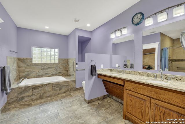 204 FALLING HLS, New Braunfels, TX 78132