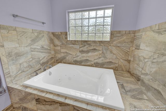 204 FALLING HLS, New Braunfels, TX 78132