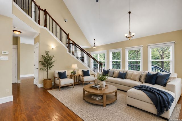 204 FALLING HLS, New Braunfels, TX 78132