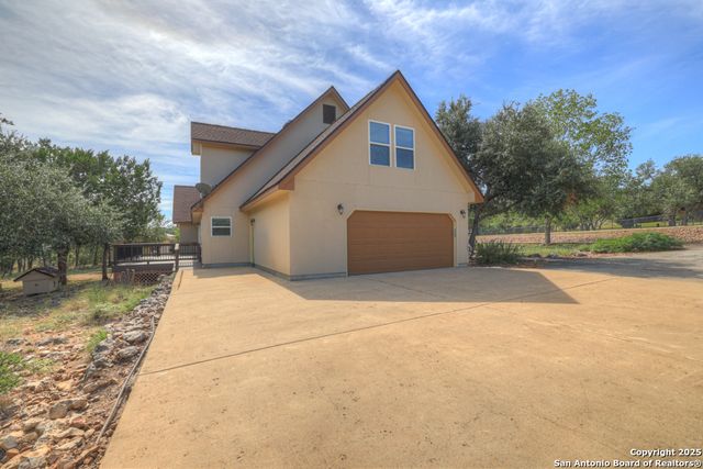204 FALLING HLS, New Braunfels, TX 78132