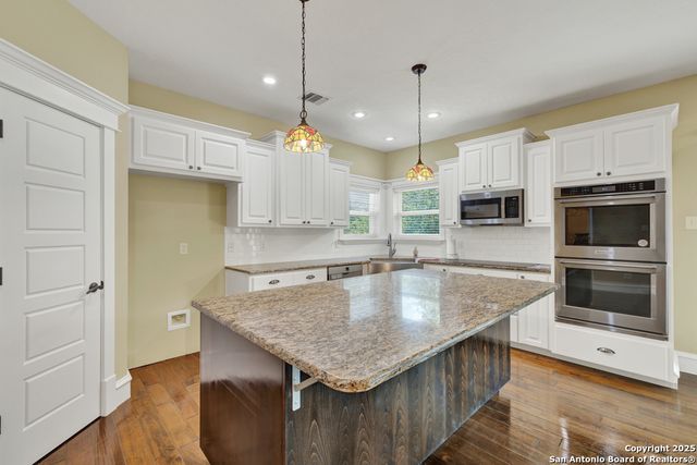 204 FALLING HLS, New Braunfels, TX 78132