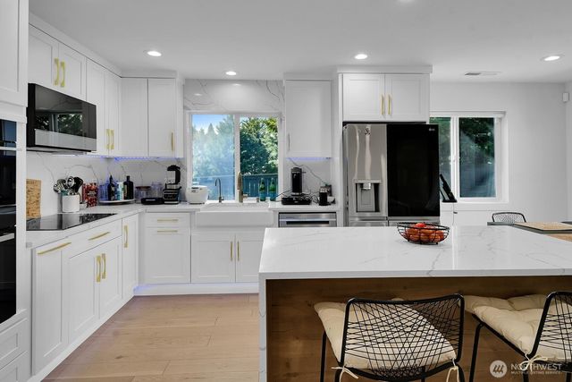 131 Glennwood, Renton, WA 98056