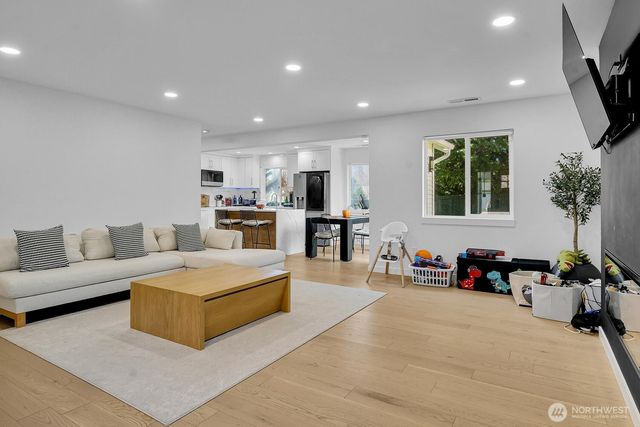 131 Glennwood, Renton, WA 98056