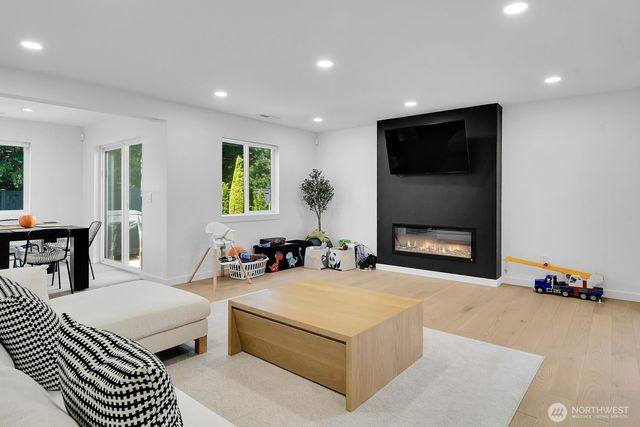 131 Glennwood, Renton, WA 98056