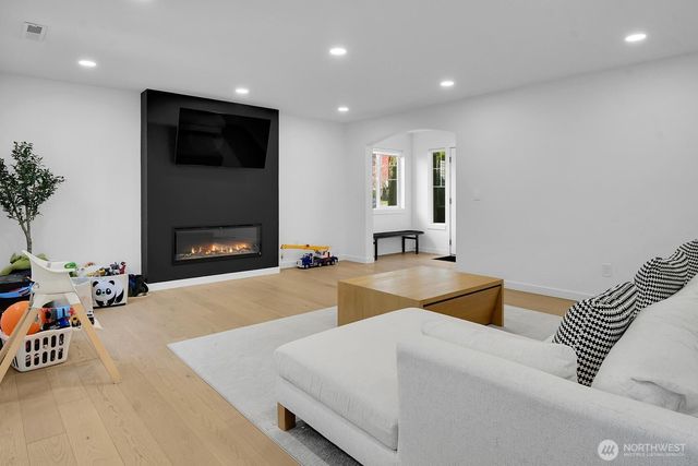 131 Glennwood, Renton, WA 98056