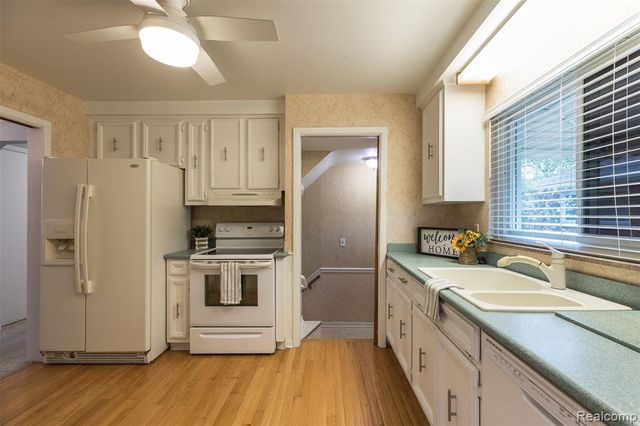 22157 Mauer Street, Saint Clair Shores, MI 48080