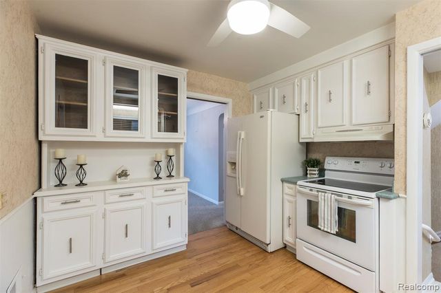 22157 Mauer Street, Saint Clair Shores, MI 48080