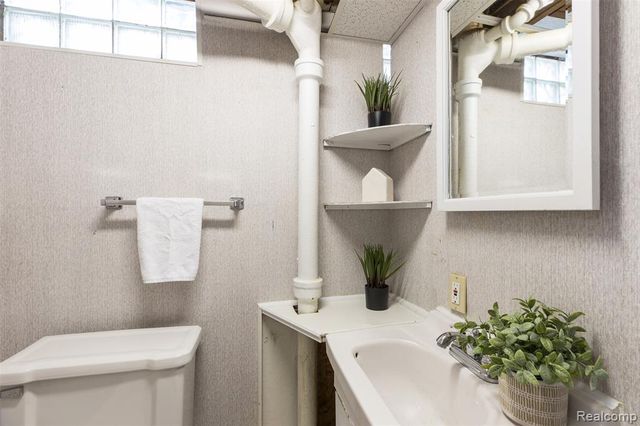 22157 Mauer Street, Saint Clair Shores, MI 48080