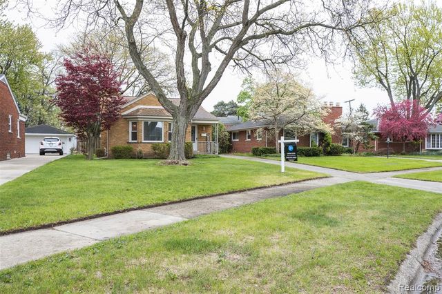 22157 Mauer Street, Saint Clair Shores, MI 48080