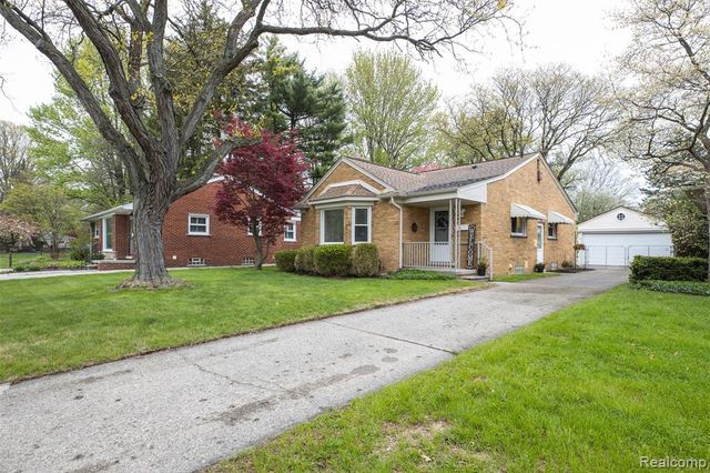 22157 Mauer Street, Saint Clair Shores, MI 48080
