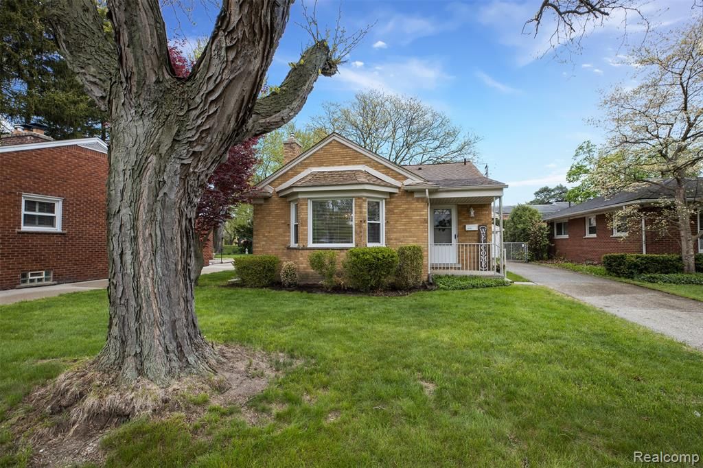 22157 Mauer Street, Saint Clair Shores, MI 48080