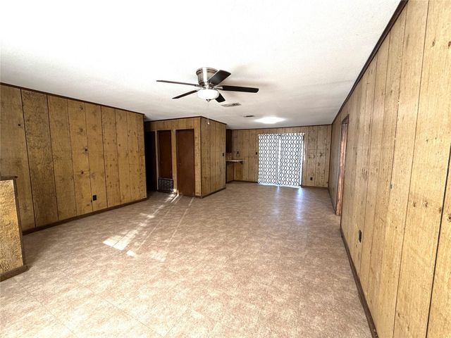 530A S Guadalupe ST, Lockhart, TX 78644