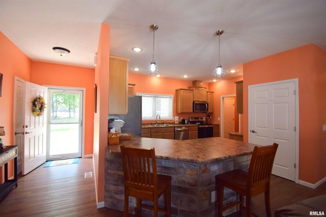 18562 E HILL Street, Mt Vernon, IL 62864