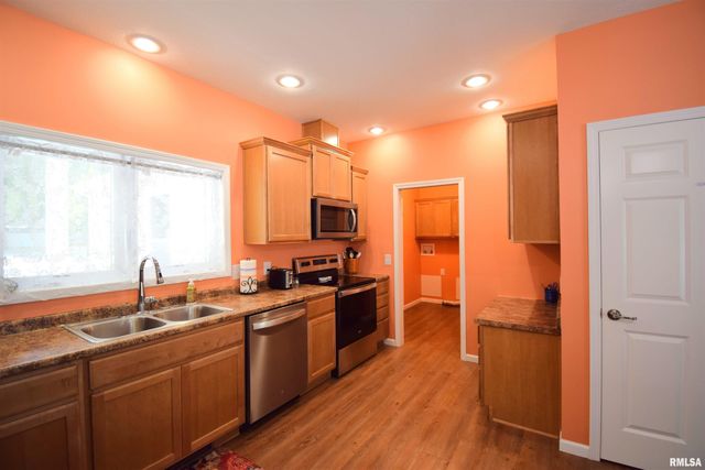 18562 E HILL Street, Mt Vernon, IL 62864