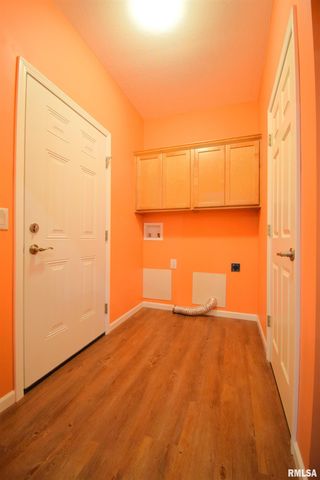 18562 E HILL Street, Mt Vernon, IL 62864