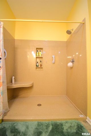 18562 E HILL Street, Mt Vernon, IL 62864