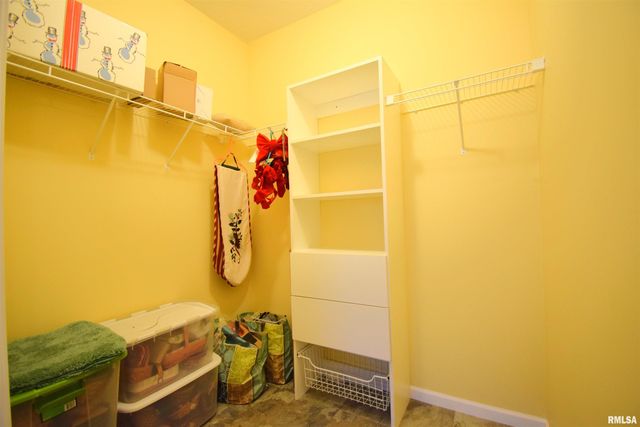 18562 E HILL Street, Mt Vernon, IL 62864