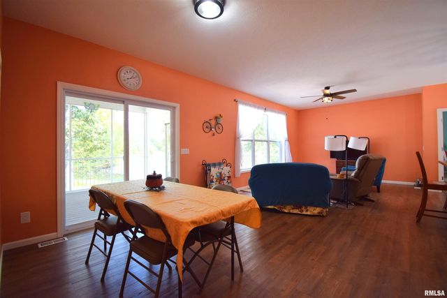 18562 E HILL Street, Mt Vernon, IL 62864