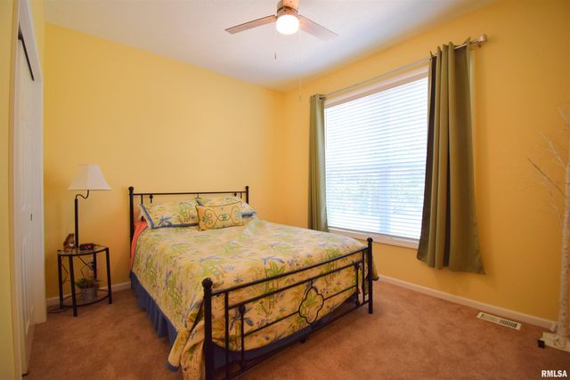 18562 E HILL Street, Mt Vernon, IL 62864