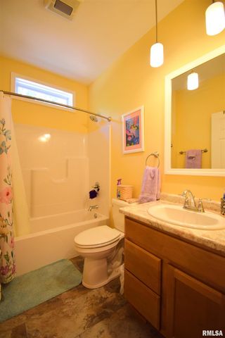 18562 E HILL Street, Mt Vernon, IL 62864