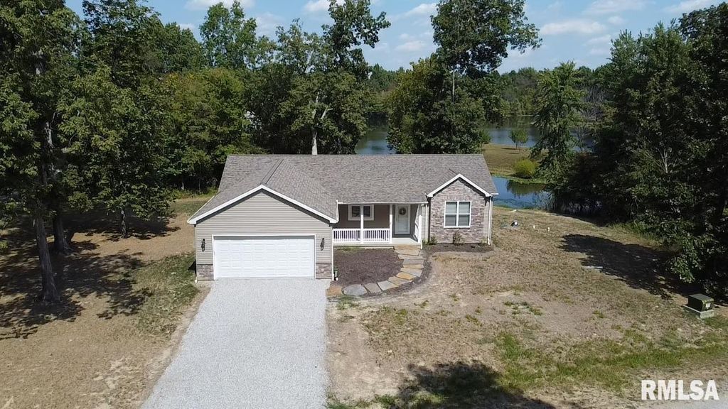 18562 E HILL Street, Mt Vernon, IL 62864