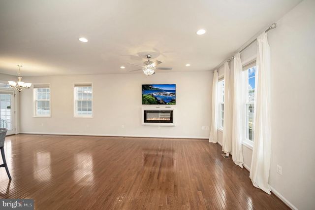 1092 ASPEN RD, Stafford, VA 22554