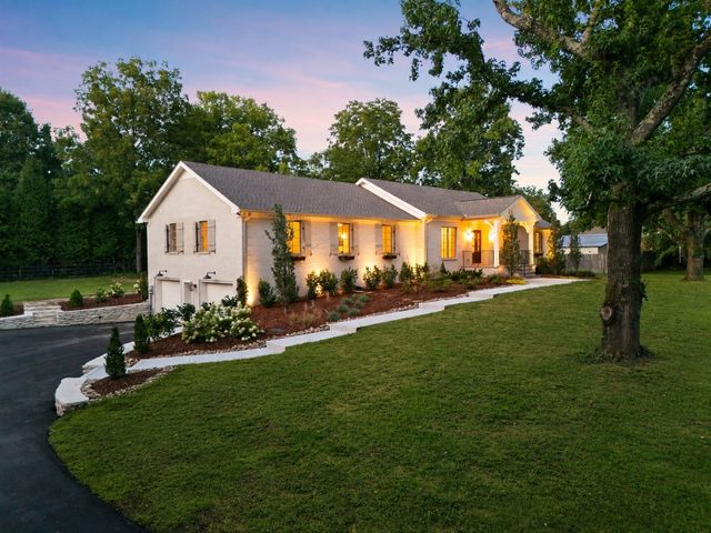 1214 Hunters Trail Dr, Franklin, TN 37069