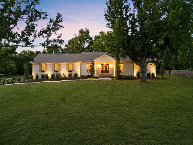 1214 Hunters Trail Dr, Franklin, TN 37069