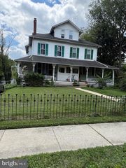 21 S WYOMING AVE, Ardmore, PA 19003