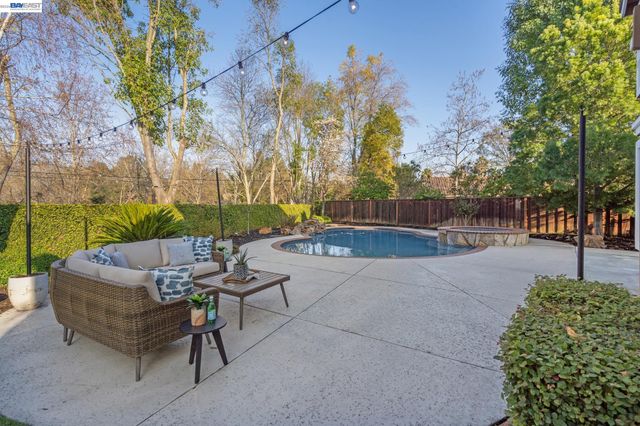 334 Squirrel Ridge Way, Danville, CA 94506